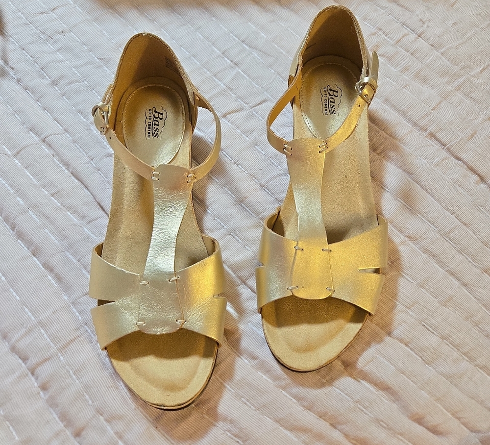 Bass Gold Sandals with T-Strap Design and Metallic Finish